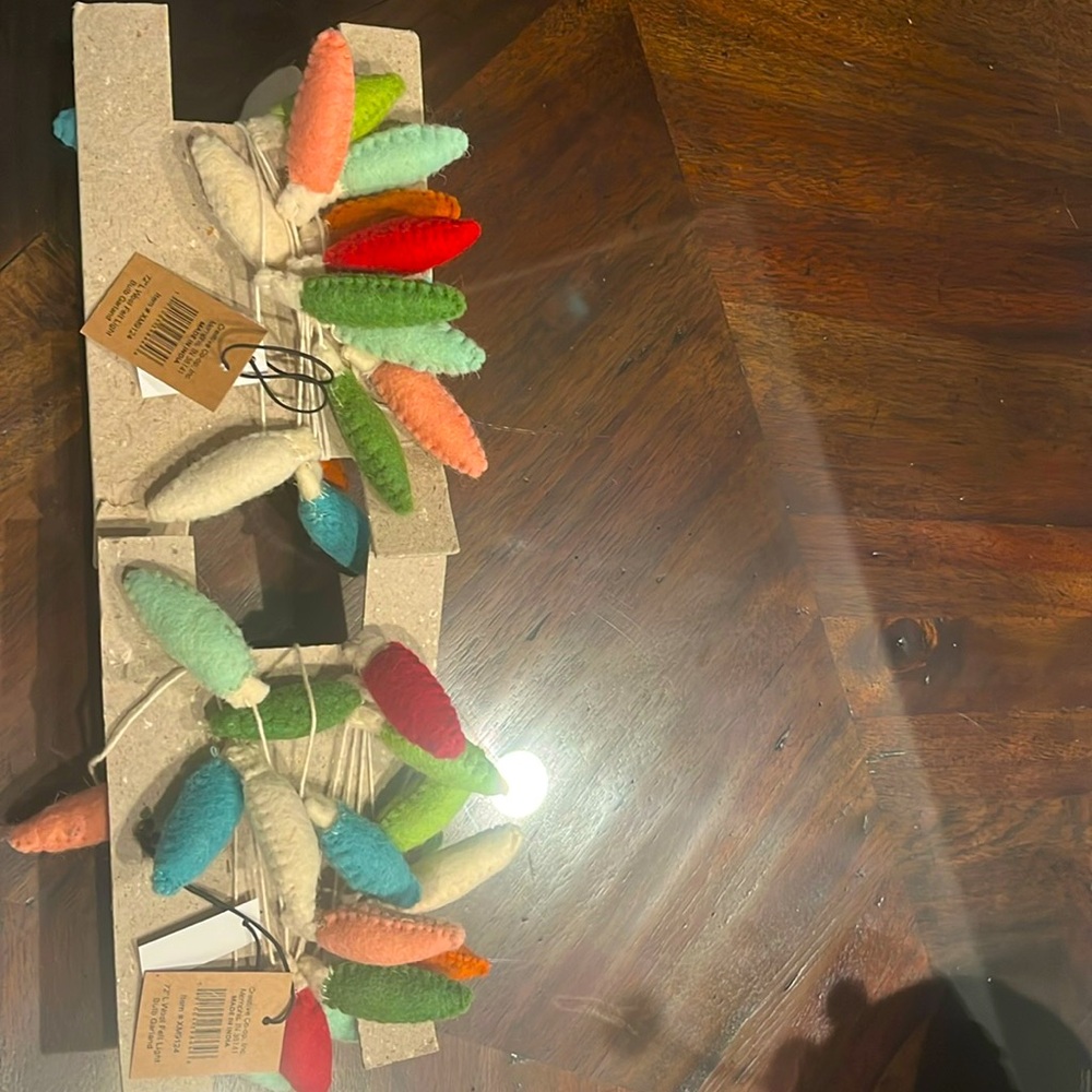 Creative Co-op Wool Felt Lightbulb Garland (2) NWT